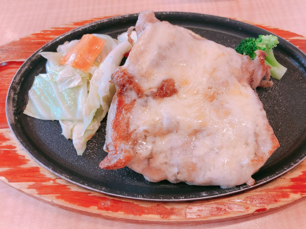 ライザップ３６日目の食事。ジョイフルのチキンステーキの量多い