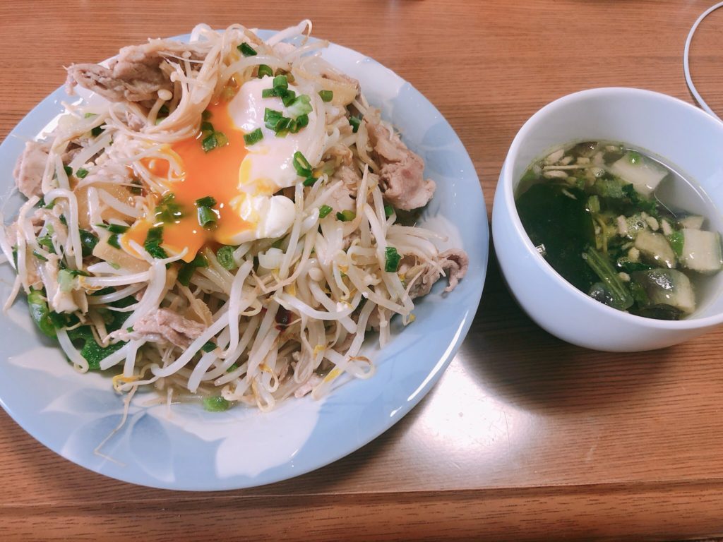 ライザップ45日目の食事。豚肉野菜炒めでタンパク質50g超えてしまう